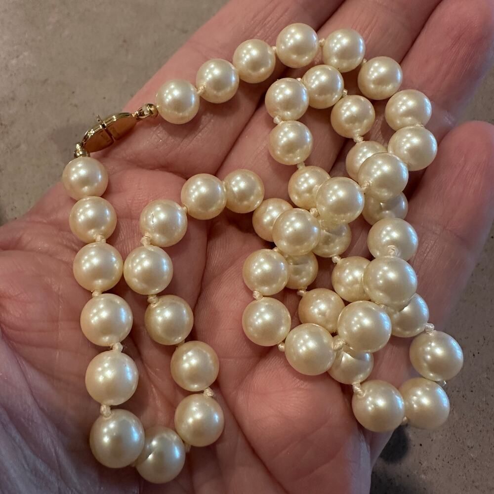 Vintage Monet Faux Pearl Necklace-Classic Gold-Tone Clasp - Picture 8 of 10